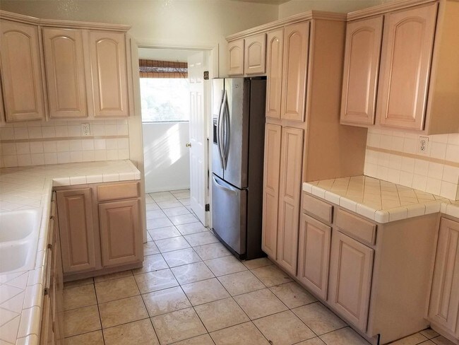 Building Photo - 1158 North Hicks Avenue