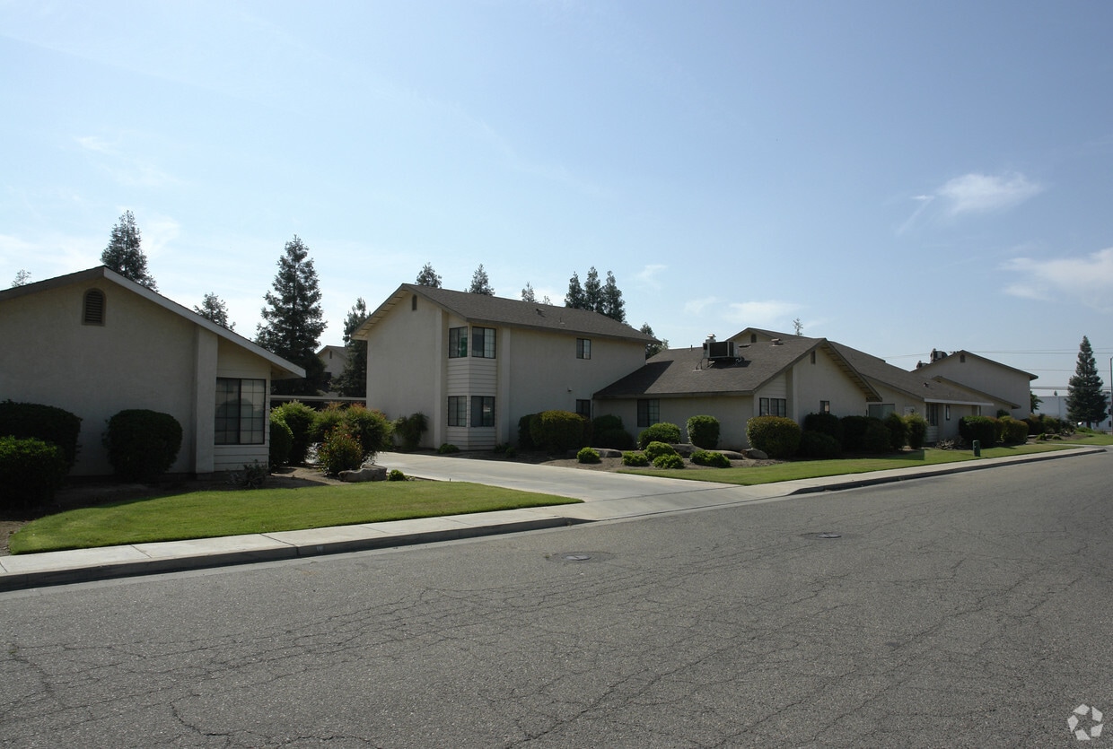 Primary Photo - Hemlock Apartments