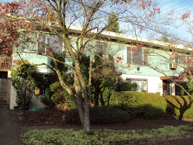 Foto del edificio - 1227 NE 27th ave