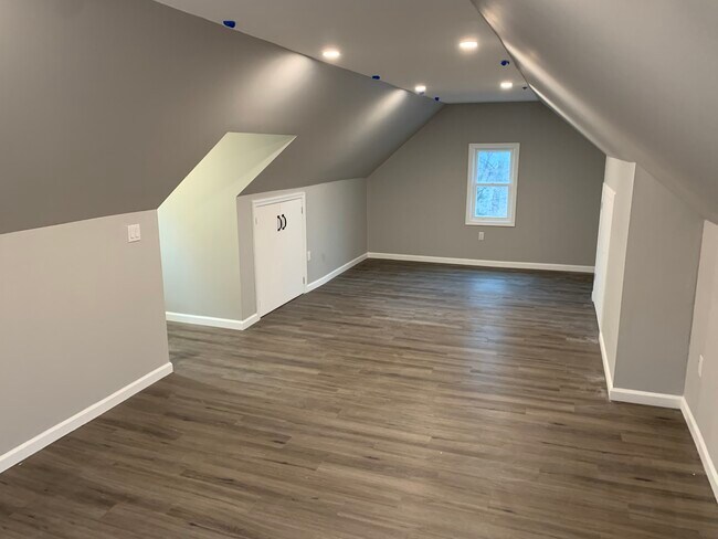 3rd bedroom space on 3rd floor. - 17 Livingston Ave
