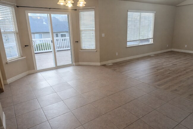 Foto del edificio - 1287 Reese Dr