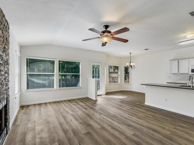 Foto del edificio - 1102 Brashear Ln