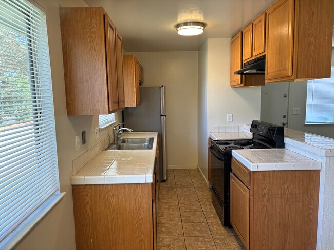 Foto del edificio - 2124 Decoto Rd