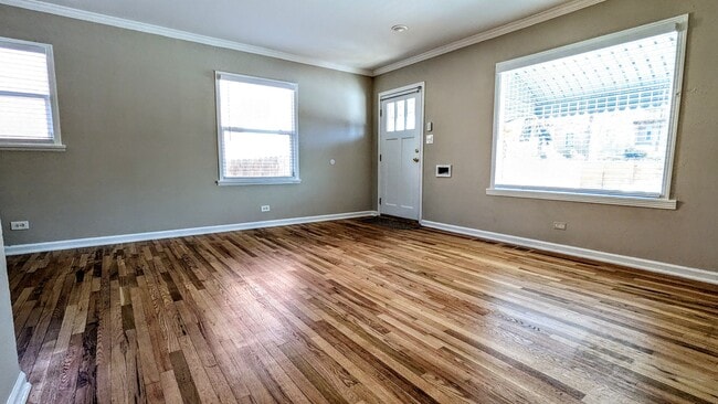 Building Photo - Beautifully Restored 4 Bed 2 Bath Home in ...
