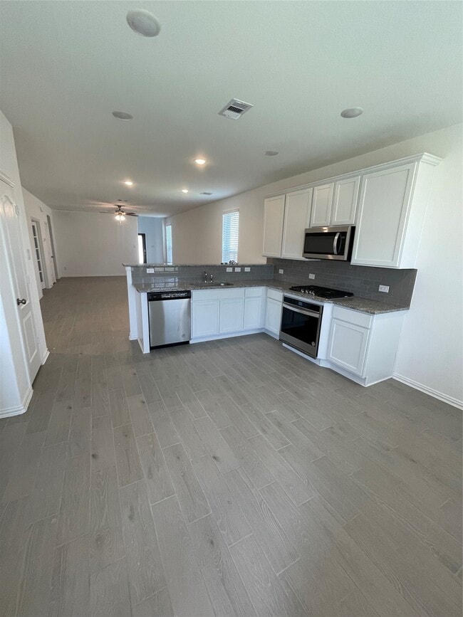 Building Photo - 8111 Royal Palm Ct