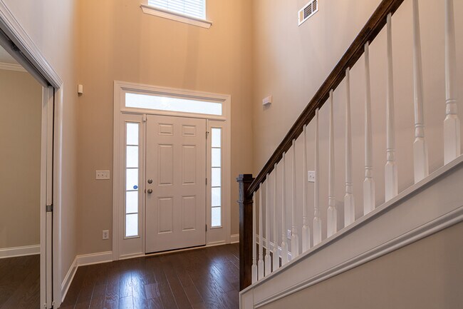 Foto del edificio - 453 Arrowwood Dr