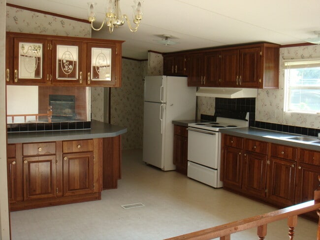 Building Photo - 4244 Cat Creek Rd