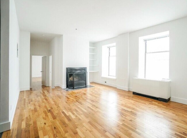 Building Photo - 90 Horatio St