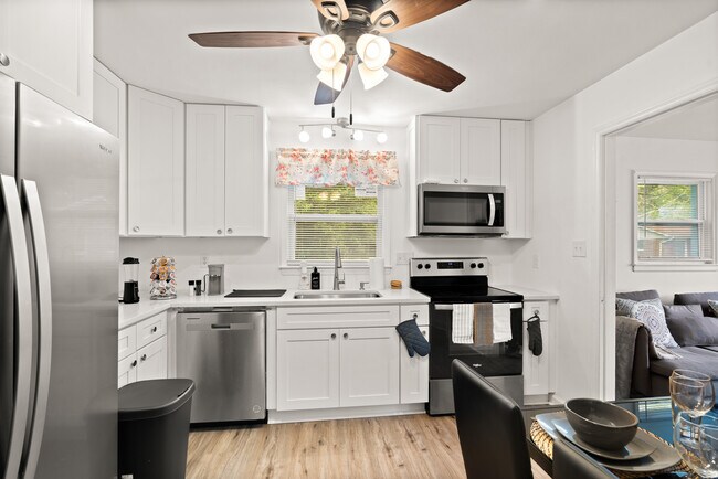 Building Photo - 4318 Toluca Pl