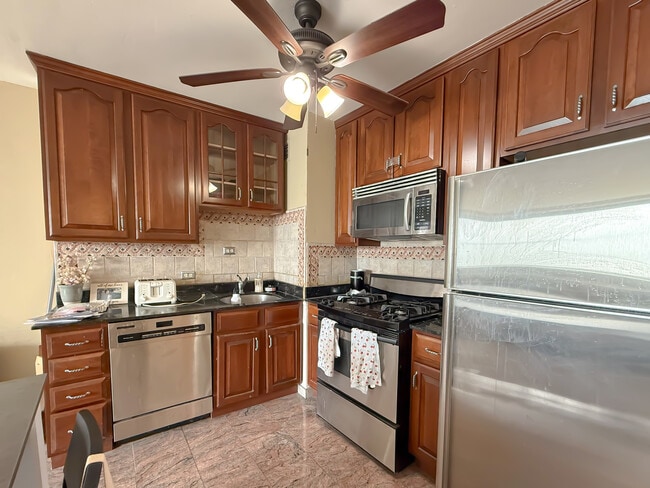 Building Photo - 1150 N Lake Shore Dr