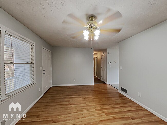 Foto del edificio - 10125 Village Dr NW