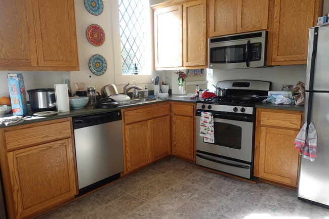 Kitchen - 2891 Pine St