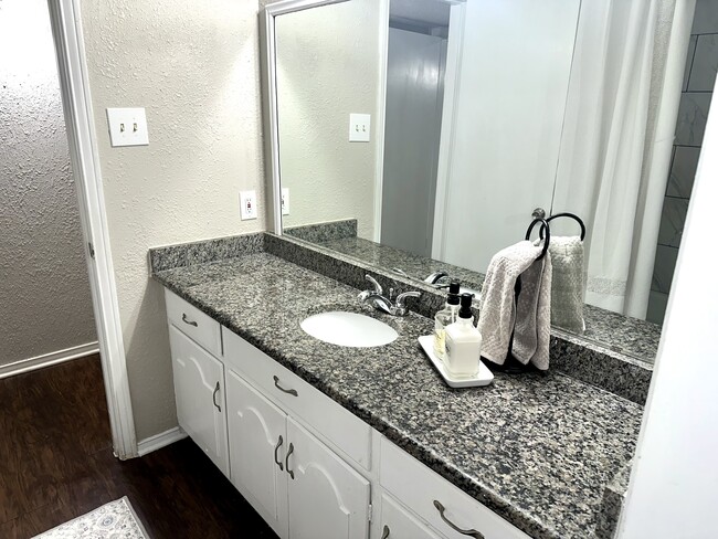 Foto del edificio - 5019 Blanchard Dr