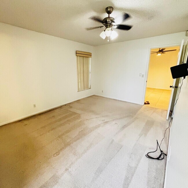 Foto del edificio - 386 Bennington Ln