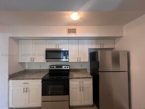 Building Photo - 10500 SW 155th Ct