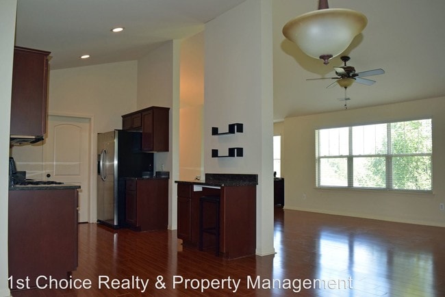 Building Photo - 14483 Vauxhall Dr
