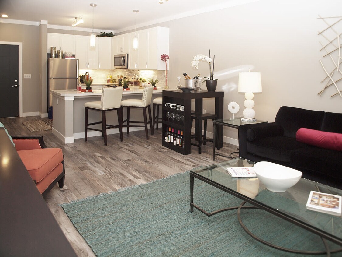 1 bed unit - 301 Courtin Dr
