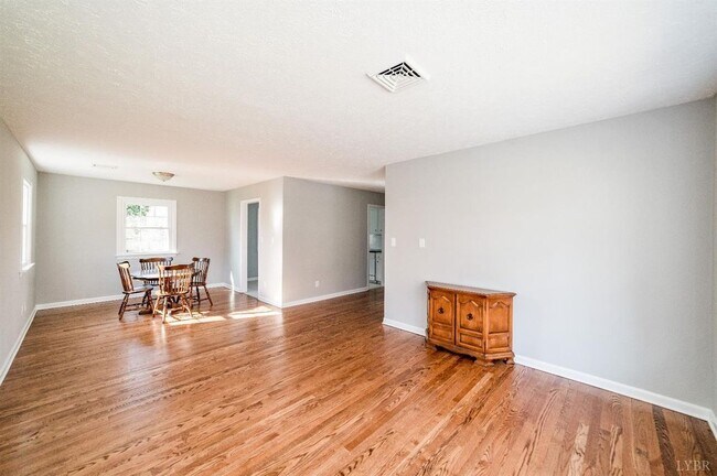 Building Photo - 107 Woodway Dr