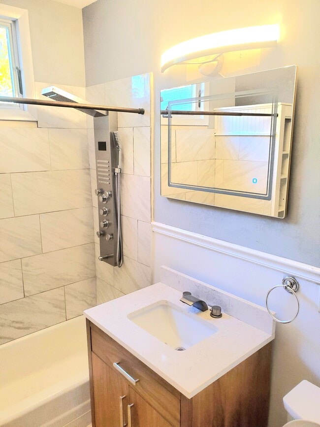 210 Raymond Rd Unit 2, West Hartford, CT 06107 Apartments in West