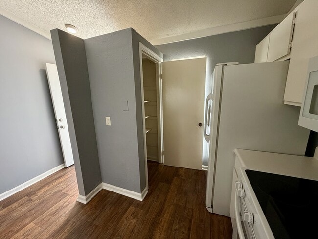 Foto del edificio - 105 Shoals Dr