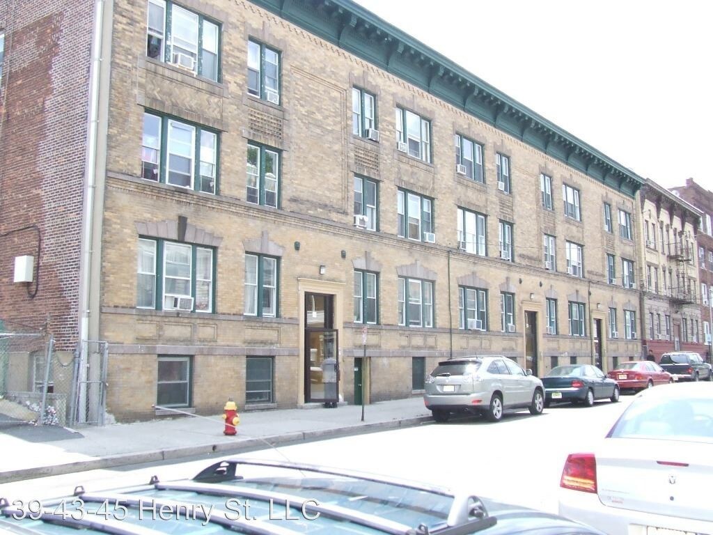 Primary Photo - 43 Henry St