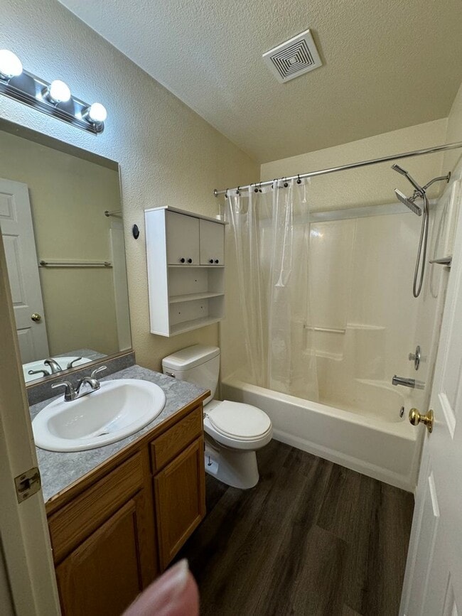 Building Photo - Attractive Dupelx Near Downtown CDA