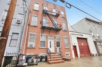 Building Photo - 364 7th St