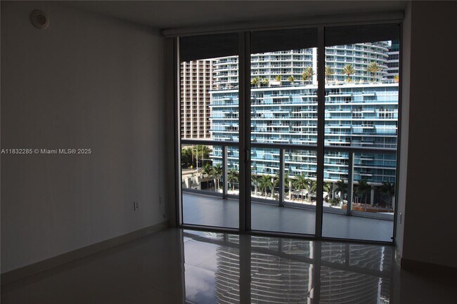 Building Photo - 475 Brickell Ave