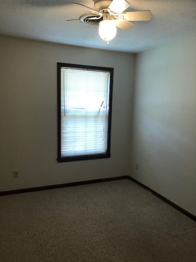 Building Photo - 118 Briarwood Cir