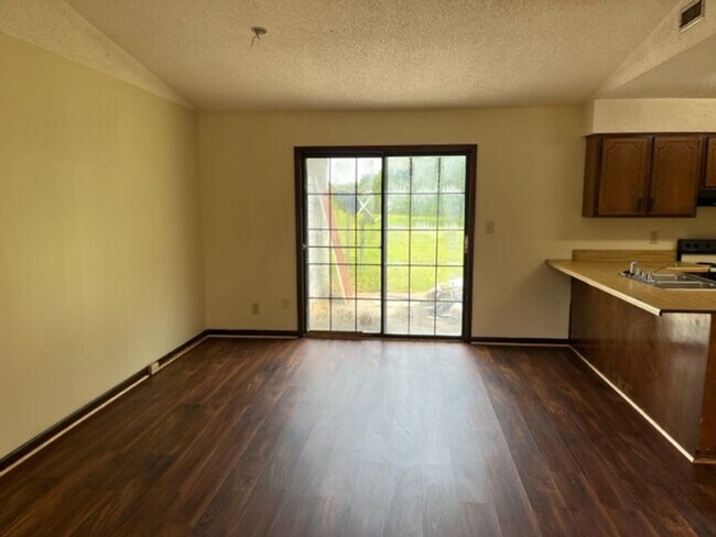 Foto del edificio - Recently Updated 2 Bedroom Duplex!