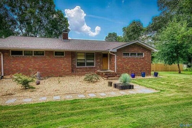 Building Photo - 508 Cole Dr SE