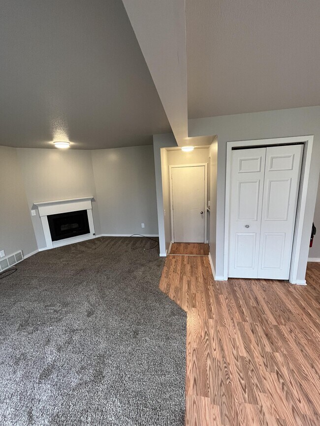Foto del edificio - 7992 Green Meadow Ct