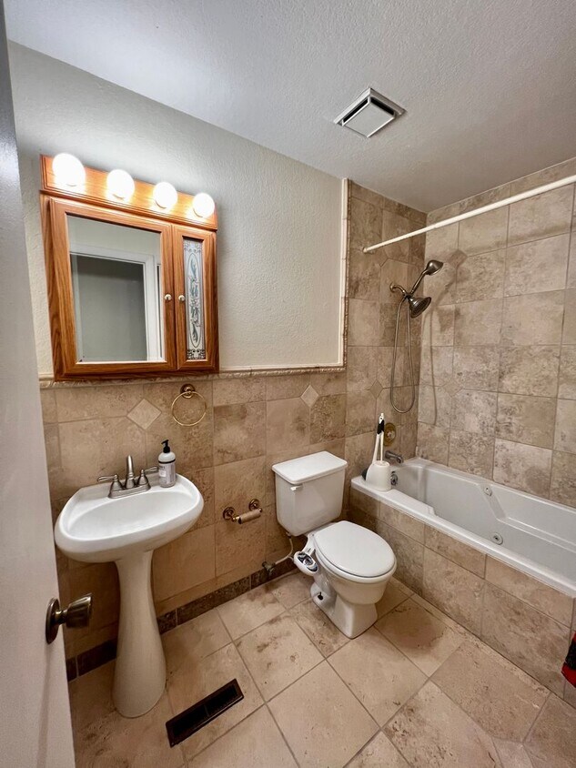 Primary Photo - Quailstone House