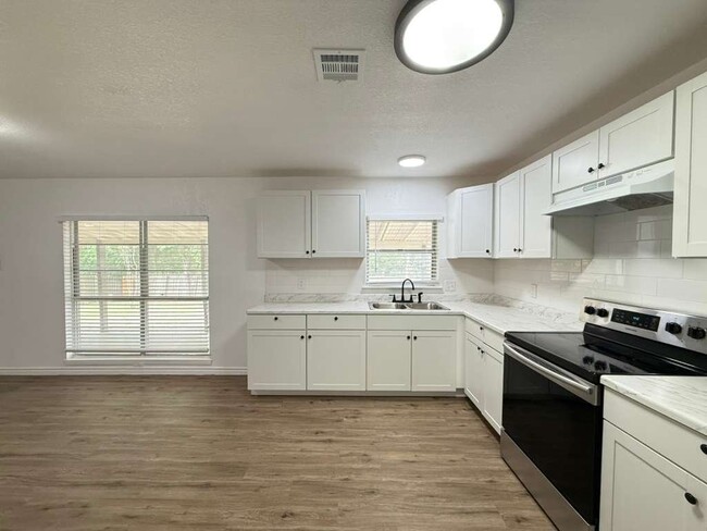 Foto del edificio - 5214 Charolais Dr