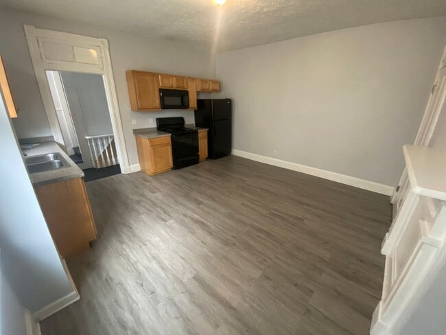 Photo - 5 bed/2 bath Mins. from UC Campus for Only... House
