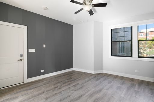 Foto del edificio - 7622 N Eastlake Terrace