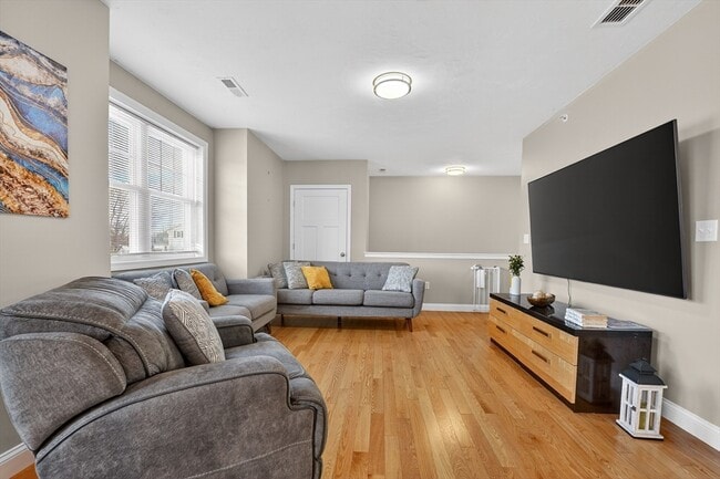Building Photo - 7 Gorham St