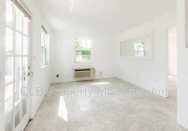 Foto del edificio - 36 Brooks Dr