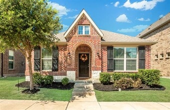 Building Photo - 2104 Miramar Dr