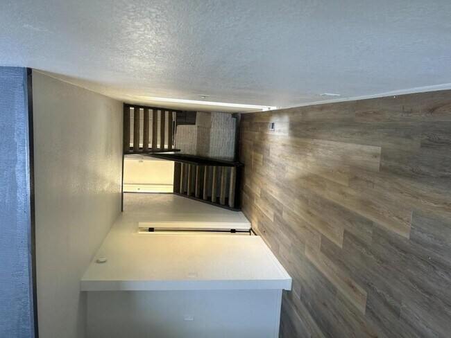 Building Photo - 6128 S Lakewood Ave