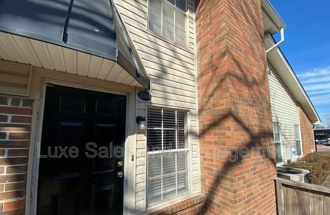 Building Photo - 3200 W Britton Rd