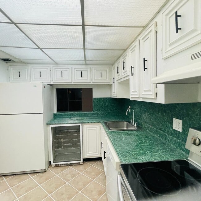 Foto del edificio - 10110 Boca Entrada Blvd