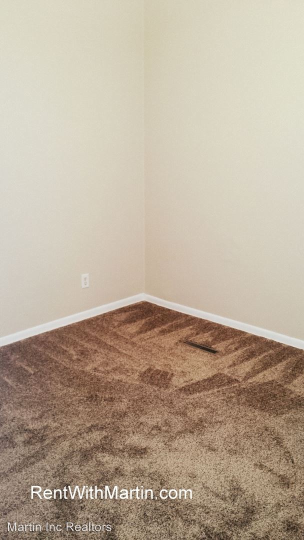 Foto del edificio - 225 E Mullan Ave