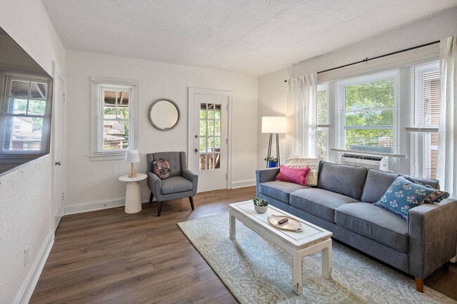 Building Photo - 6423 Kennedy Ave