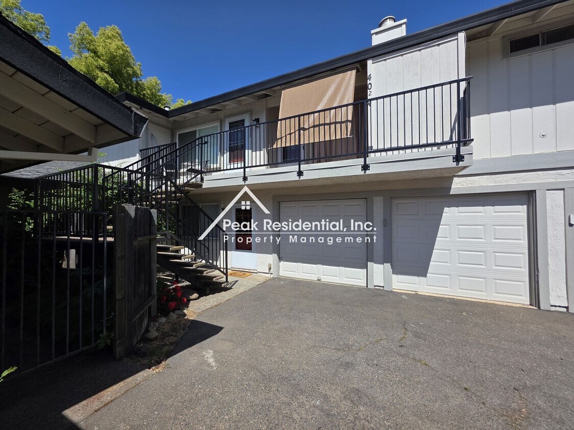 Foto principal - Charming Carmichael 2bd/1ba Condo