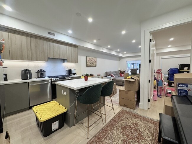 Photo du bâtiment - 37 Boustead Ave