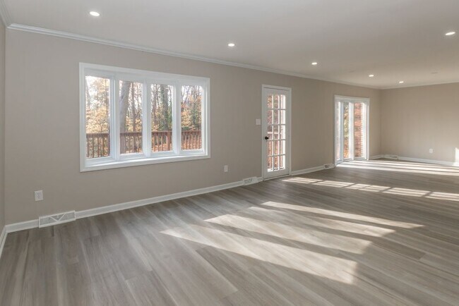 Foto del edificio - 1605 Cool Creek Dr