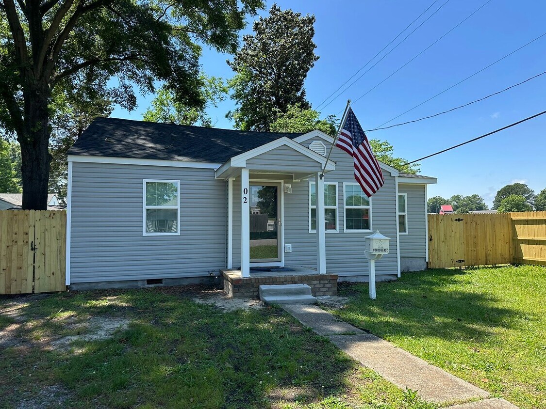 Foto principal - 2 Bed 2 Bath House