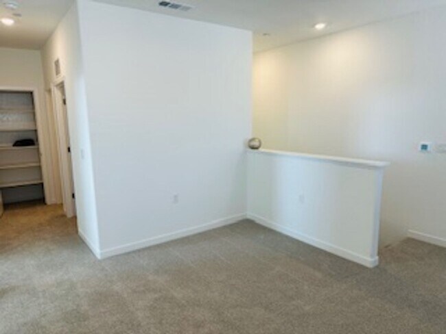 Foto del edificio - $500 Move In Bonus $2,695 Heritage Grove 3 Bed+Loft Home, Solar, Clovis & Shepherd - Plum Tree Ave.