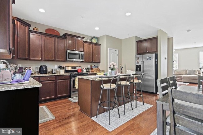 Building Photo - 7425 Willow View Ln